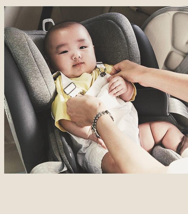 폴레드 올에이지360에 앉은 아기